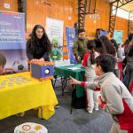 fae pto natales celebrando dia de la infancia en Gimnasio de la Escuela Bernardo OHiggins 3 niño jugando con pelota BUENA
