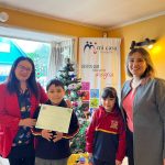 pri pto montt recibiendo donacion de regalos de navidad del colegio British School de pto montt