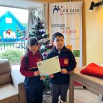 pri pto montt recibiendo donacion de regalos de navidad del colegio British School de pto montt2