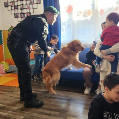 Gendarmeria y perros adiestrados